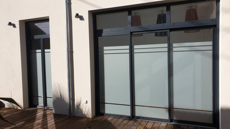 Film dépoli avec découpes - cabinet médical Mérignac