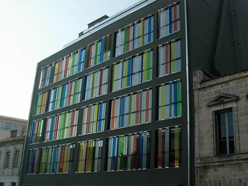 Pose de film adhésif pour commerces et bureaux à Bordeaux (33)