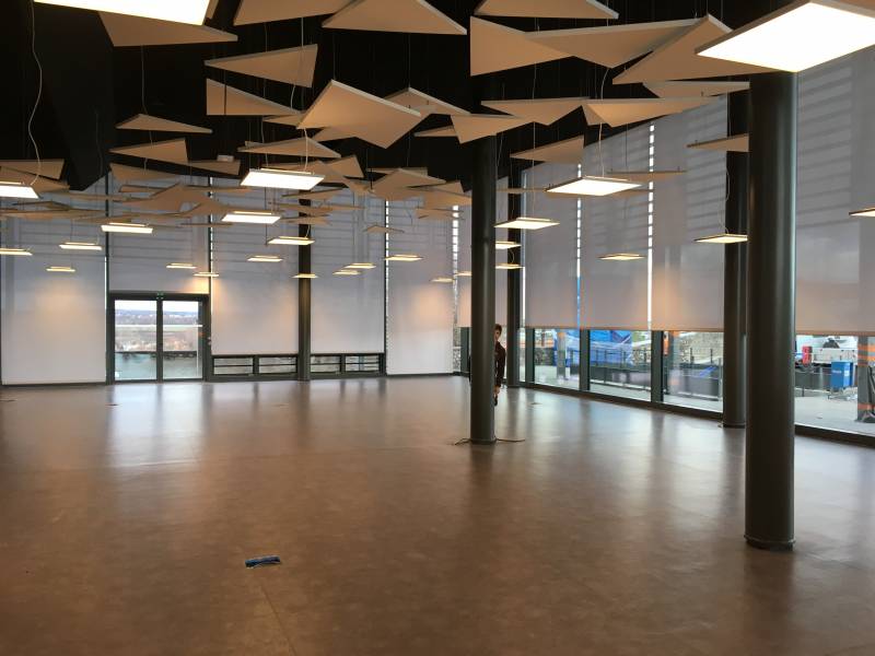 Stores enrouleurs toile microperforée - Médiathèque de Riom