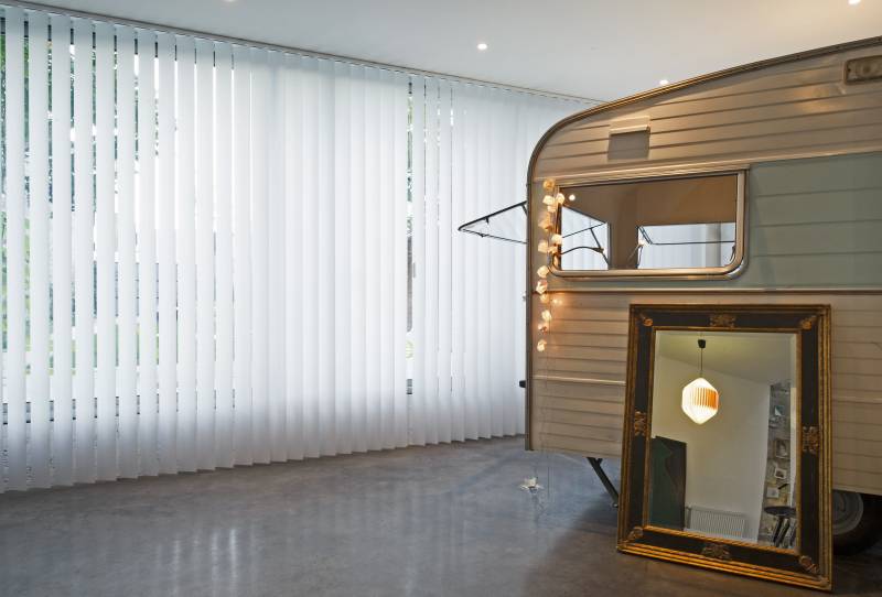 Store à bandes verticales en PVC translucide