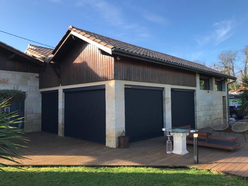 Stores extérieurs ZIP avec toile microperforée Ferrari Soltis