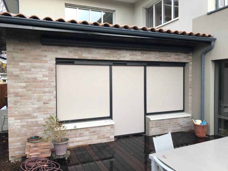 Particulier au Bouscat - stores ZIP à motorisation Somfy solaire